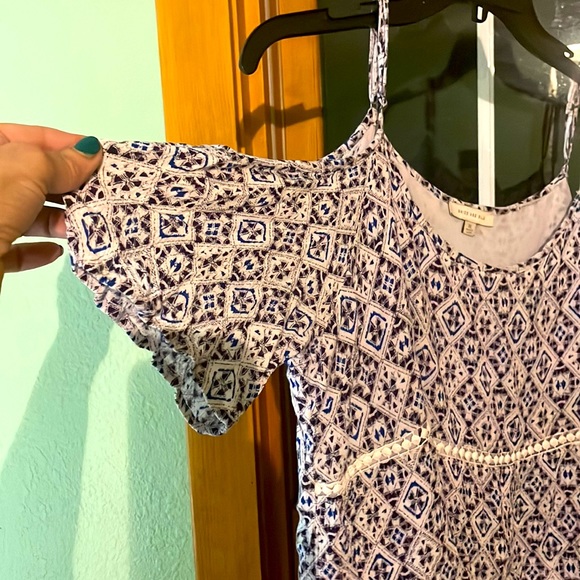 Skies Are Blue boho cold shoulder adjustable strap top with lace lining - Picture 2 of 7